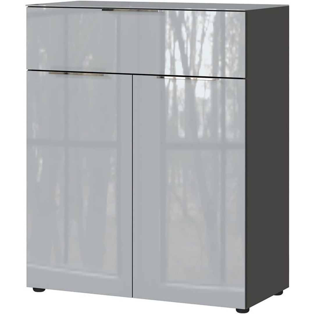 Beschichtete Flaechen treffen auf Schubladen an dem Sideboard