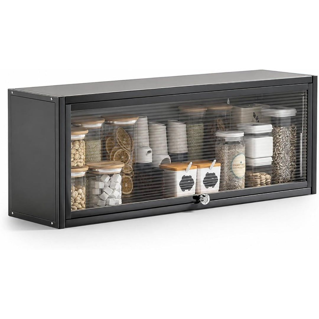 Geschlossener Stauraum praegt das Sideboard aus Keramik