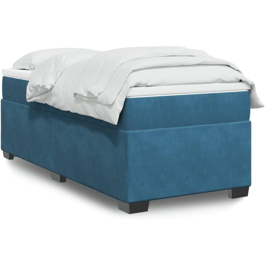 Das Boxspringbett setzt auf eine Farbgebung in Blau