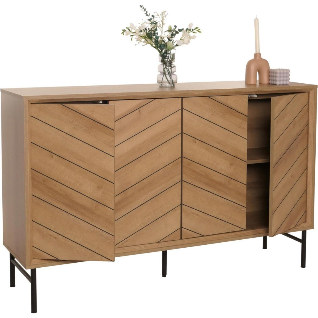 Das Sideboard nimmt mit 94 x 151 x 40 cm Gestalt an
