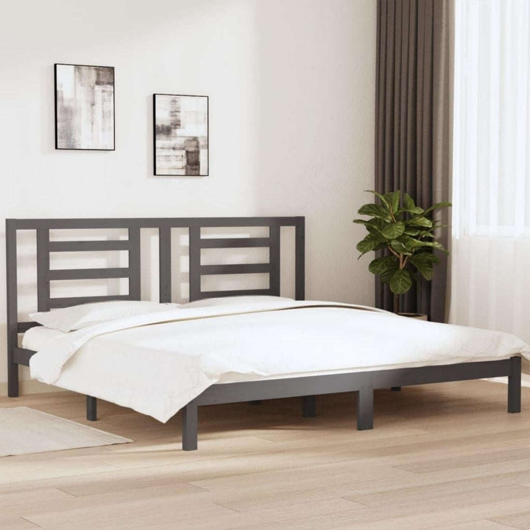 Bettgestell mit den Massen 200 x 200 cm in Grau aus Massivholz