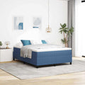 Das Boxspringbett zeigt sich in Blau