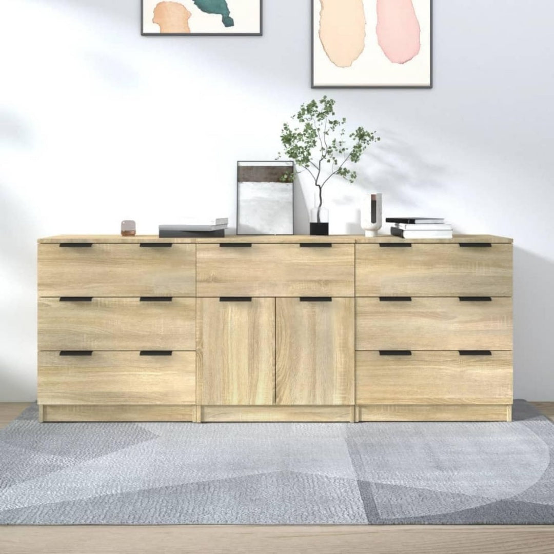 Eichenbraun gibt dem Sideboard einen farblichen Akzent