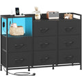 Kunststofffuesse praegen die Gestaltung von dem Sideboard