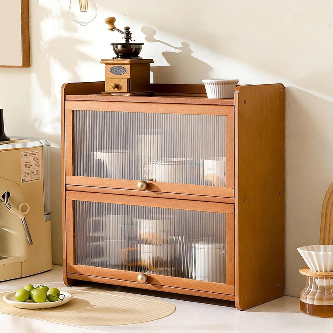 Sideboard aus Bambus zeigt Glastueren