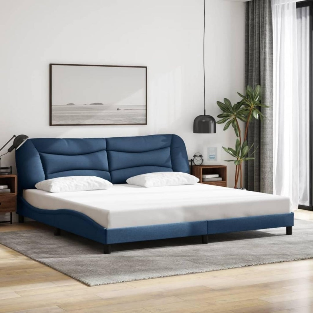 Bettgestell mit den Massen 200 x 200 cm in Blau