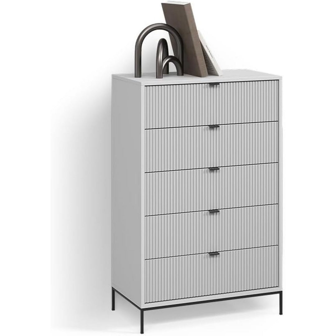 Das Sideboard zeigt beschichtete Flaechen in Grau