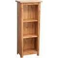 Vitrine aus Massivholz zeigt Glastueren