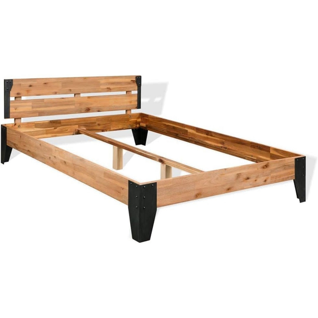 Ein Lattenrost an dem Bettgestell mit 152 x 203 cm